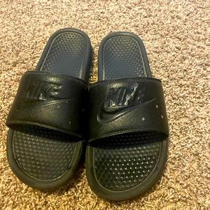 Nike black flip flops